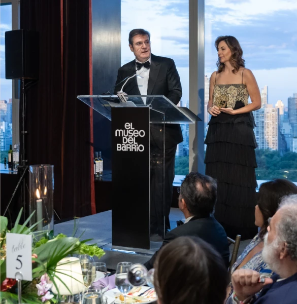 El Museo Gala speakers at podium